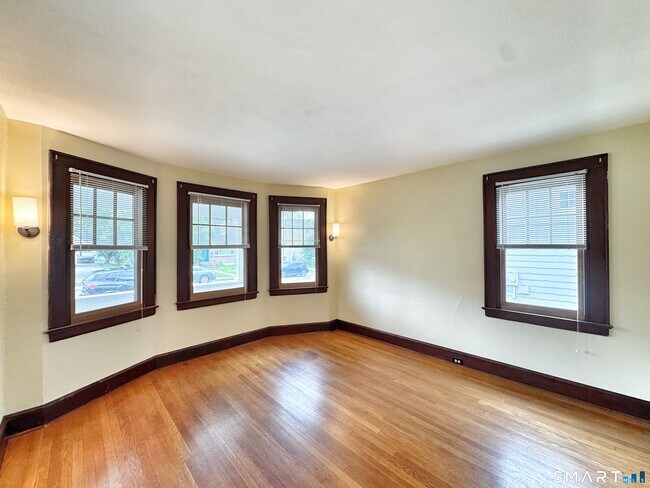 Foto del edificio - 14 Woodbury Ave