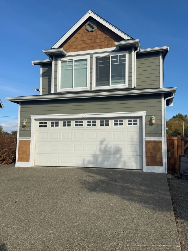 Foto del edificio - Beautiful Rental with Oversized Yard & Open Layout