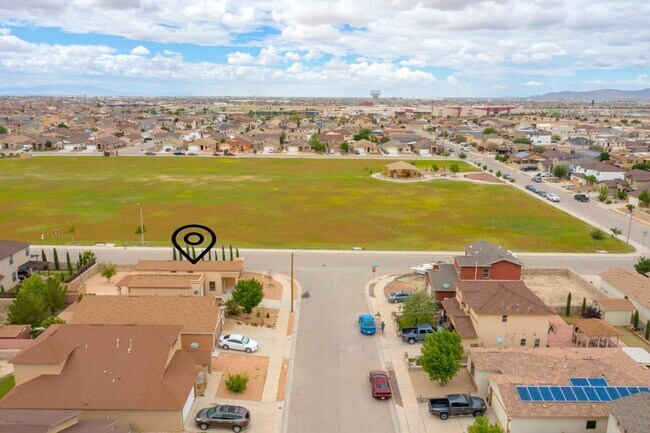 Foto del edificio - East El Paso 3 bed Refrig A/C next to Park!