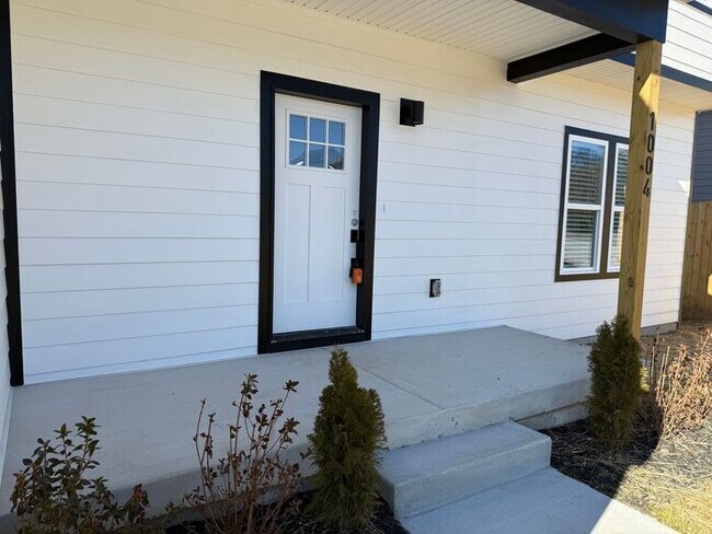 Foto del edificio - Beautiful New Construction in Booming Old Hickory