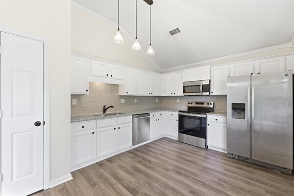 Building Photo - 10023 Woodland Grove Dr