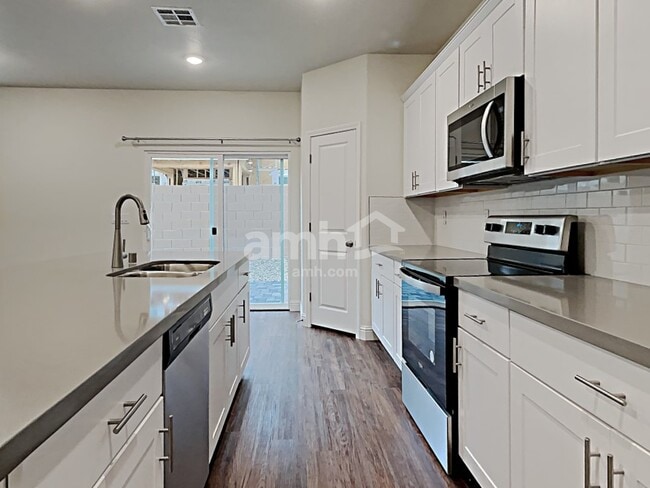 Foto del edificio - 720 Terrain Star Ave