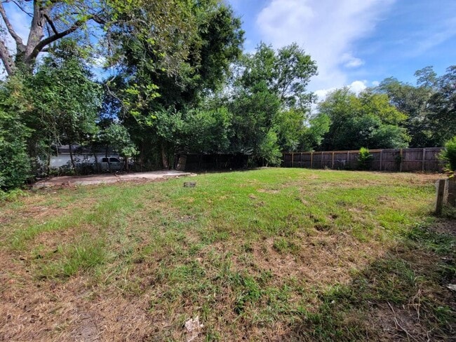 Building Photo - 2445 Brevard Dr