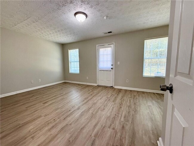 Building Photo - 1708 Redan E
