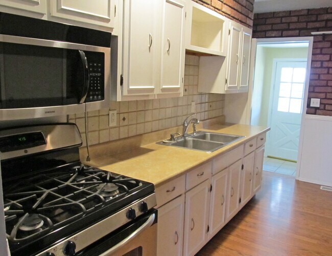 Foto del edificio - MOVE IN SPECIAL 3 Bedroom 1.5 Bath Ranch in Portage