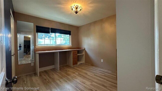 Foto del edificio - 685 E Fox Hills Dr