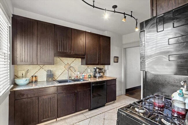 Cocina - 823 S 9th St