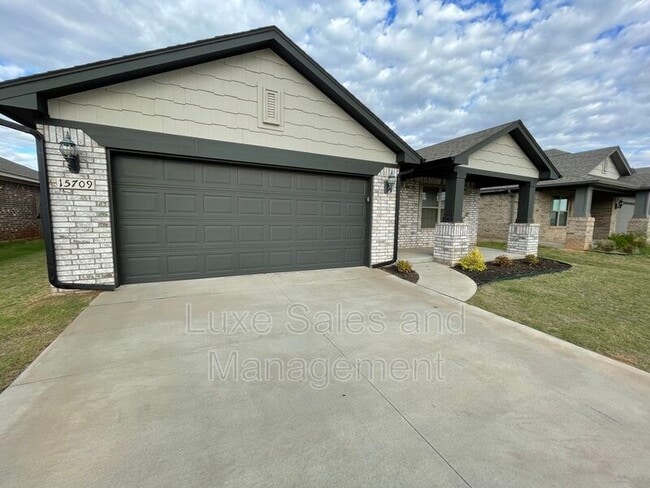 Building Photo - 15709 Gunnison Dr