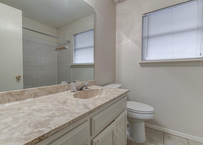 Foto del edificio - 300 Villa Oaks Cir