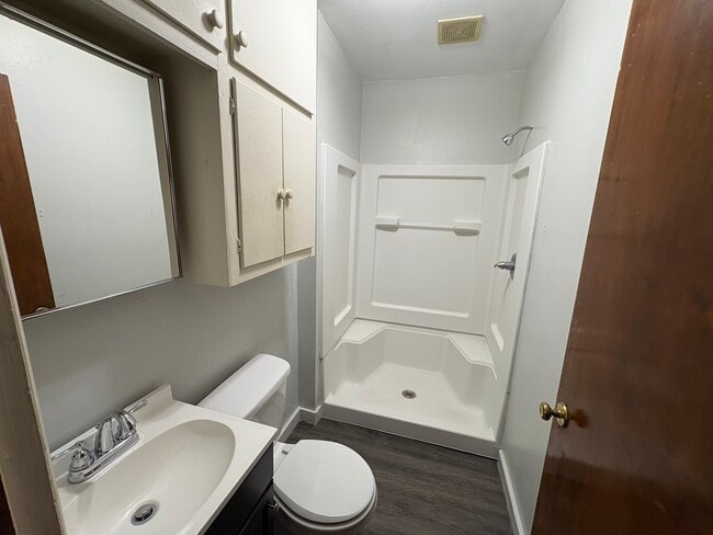 Foto del edificio - 624 E 8th St