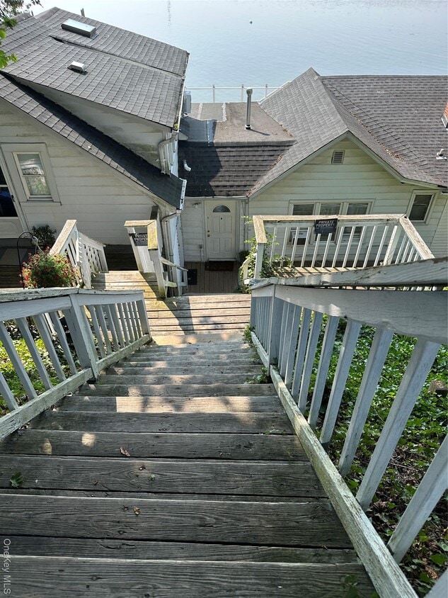 Primary Photo - 193 Woodbine Ave