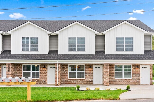 Foto del edificio - 1/2 off your first Months Rent! Close to downtown Clarksville & APSU! 2 Bed/2.5 Bath townhouse!