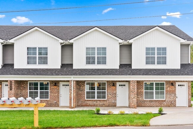 Building Photo - Close to downtown Clarksville & APSU! 2 Bed/2.5 Bath townhouse!