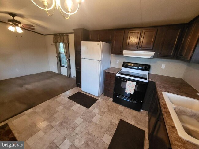 Building Photo - 190 Ash Ln