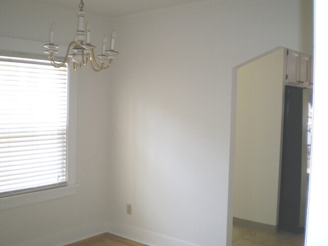 Building Photo - 2BR/1BA Willow Glen Home on Tree Lined Street