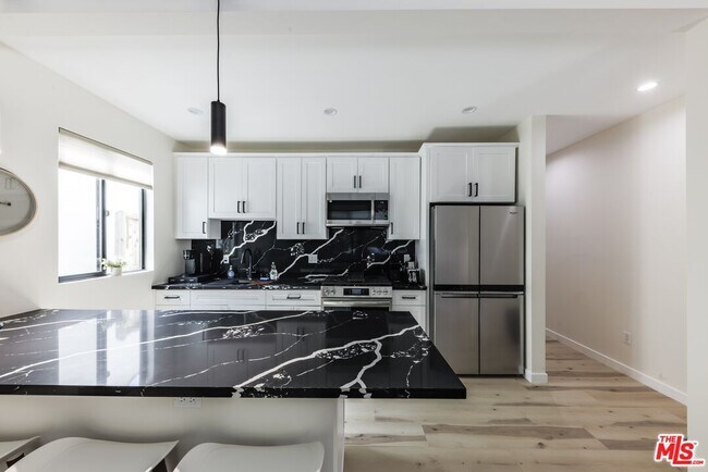 Foto del edificio - 9024 Phyllis Ave