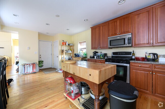 Building Photo - 57 Otis St