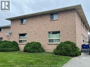 Building Photo - 452 Sandys St