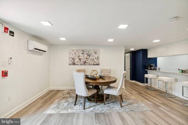 Foto del edificio - 311 Old Rodgers Rd