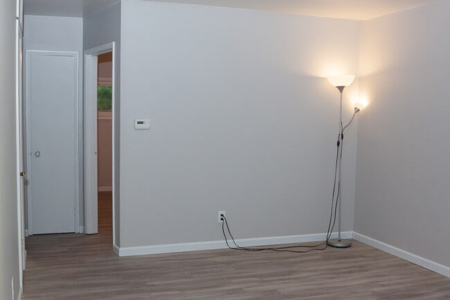 Building Photo - 415 S Revena Blvd