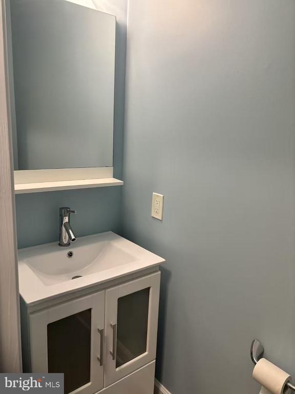 Building Photo - 1716 Lake Shore Crest Dr