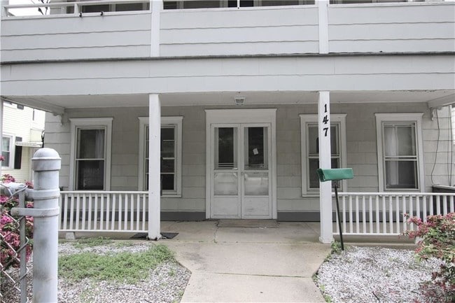 Building Photo - 147 Davis Ave