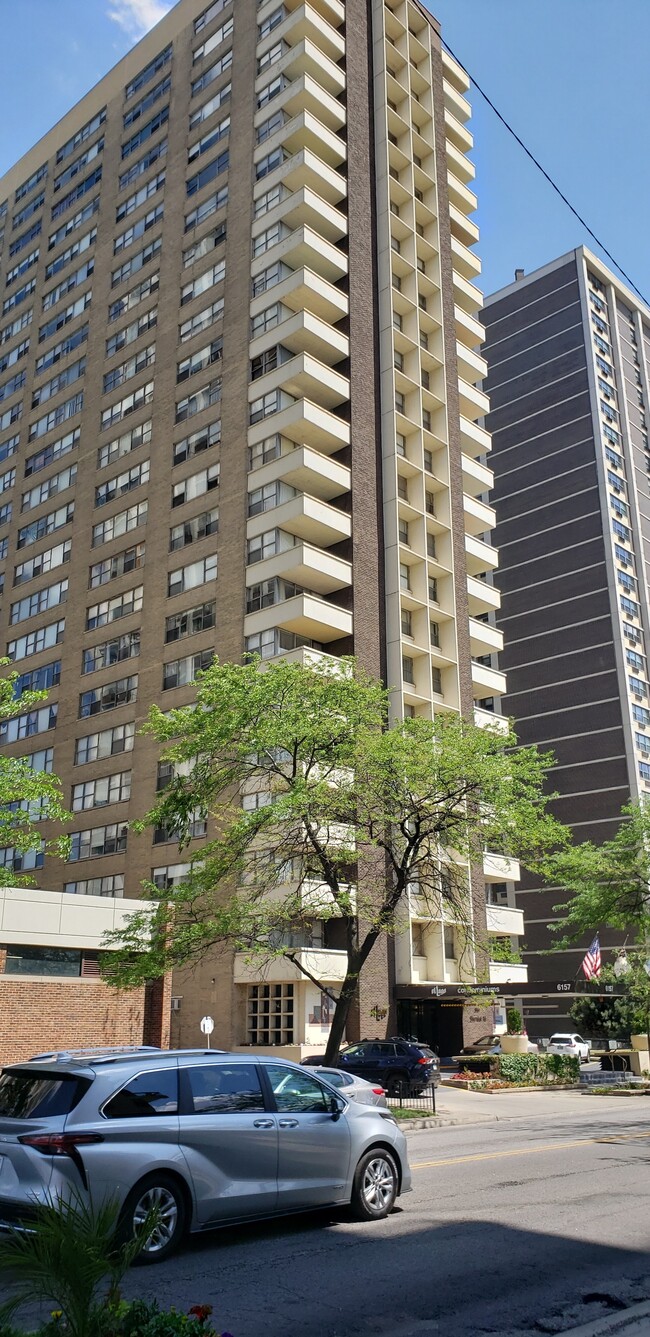 Building Photo - 6157 N Sheridan Rd