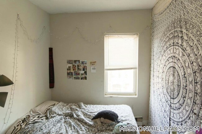 Building Photo - 894 Huntington Ave