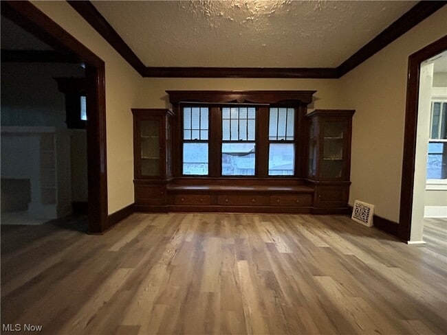 Building Photo - 11718 Oakview Ave