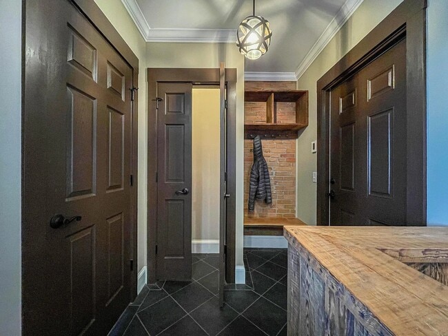 Building Photo - 3 Grant St