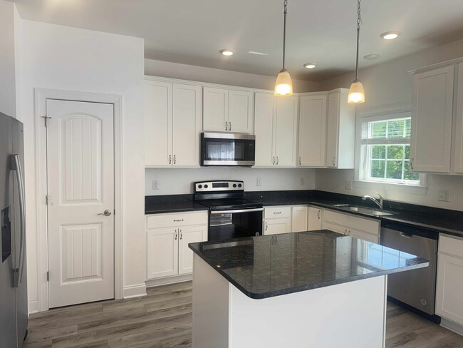 Building Photo - 1215 Harvest Ct