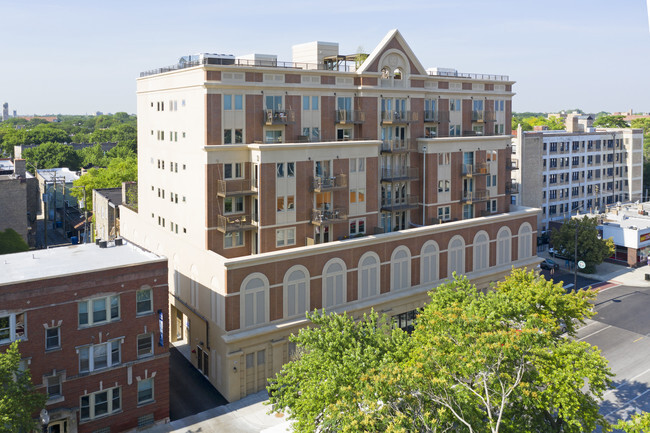 Building Photo - 1323 W Morse Ave