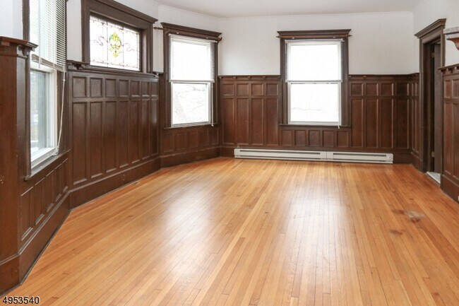 Building Photo - 121 Park St