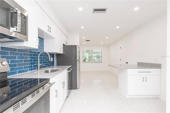 Foto del edificio - 1348 Boylan Ave