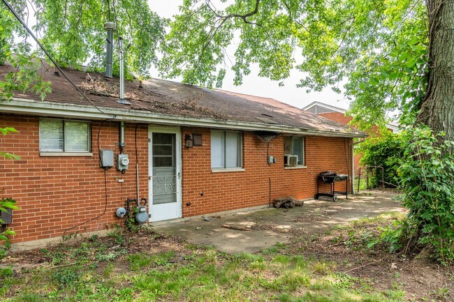 Building Photo - DAYTON, OH - GREENWICH VILLAGE - 3 BED, 1....