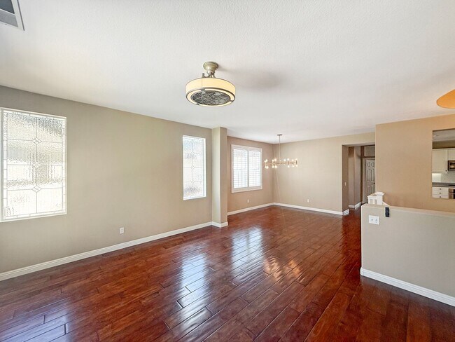 Foto del edificio - Spacious 3BR/2.5BA Home with Gated Communi...