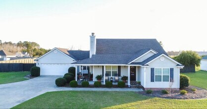 Building Photo - 704 Josephine Ln