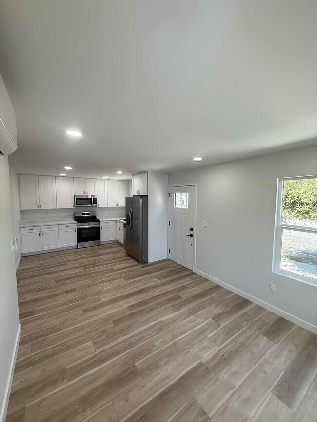 Building Photo - 3905 Cottonwood St