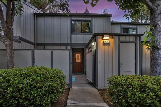 Foto del edificio - 1424 Ashwood Dr
