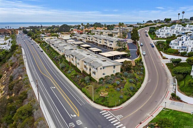 Building Photo - Spectacular Views To Ocean And Del Mar Rac...
