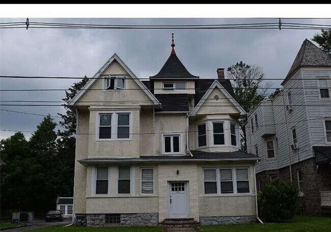 Front view - 220 Owen Ave