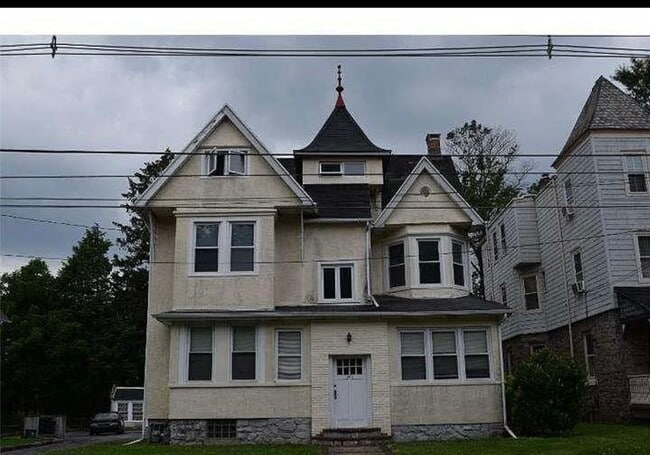 Front view - 220 Owen Ave