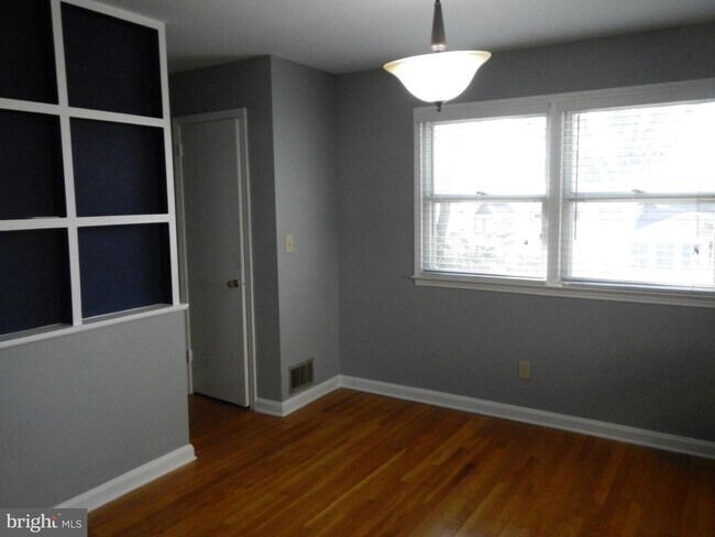 Building Photo - 3802 Denfeld Ave