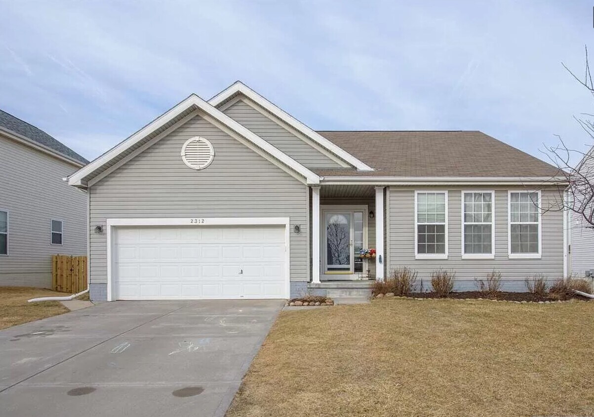 Primary Photo - 2312 Quartz Dr