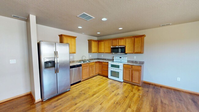 Foto del edificio - 2 Bedroom Ankeny Townhome Available NOW!