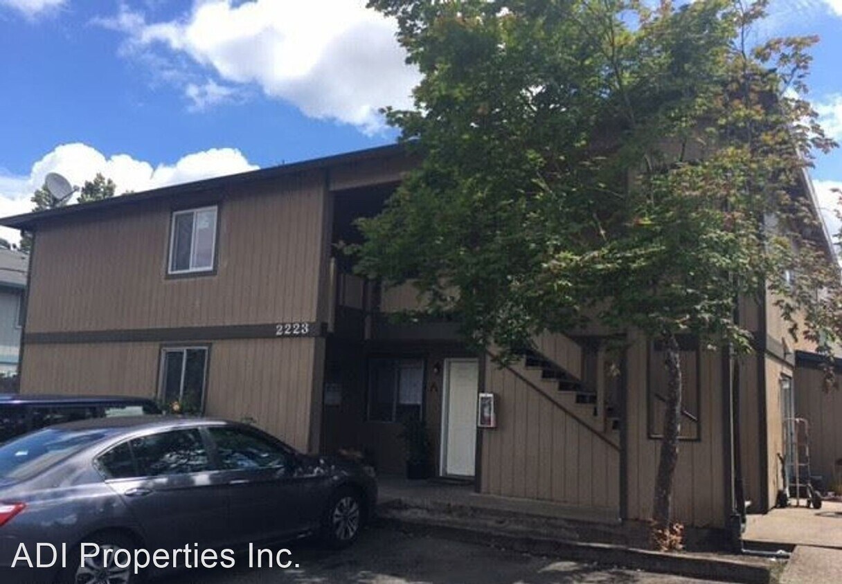 Primary Photo - 3 br, 2 bath House - 2223 Hawthorne St. #B