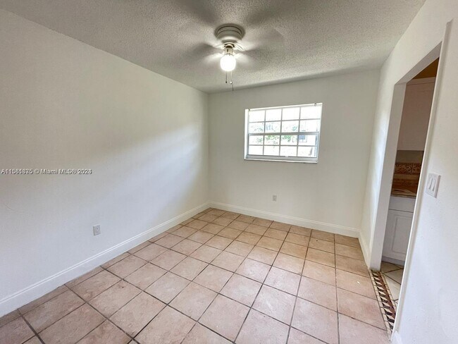 Building Photo - 10848 NE 3rd Ct