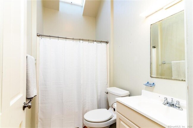 Foto del edificio - 35 Jennings Rd