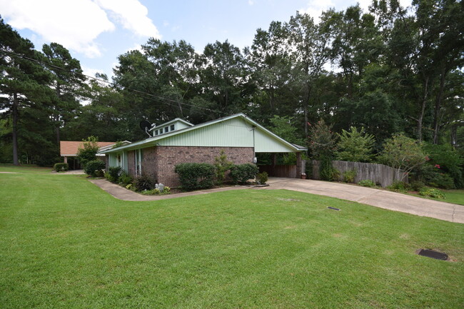 Foto del edificio - 3 Bed 2 Bath in Ruston. Call Today!