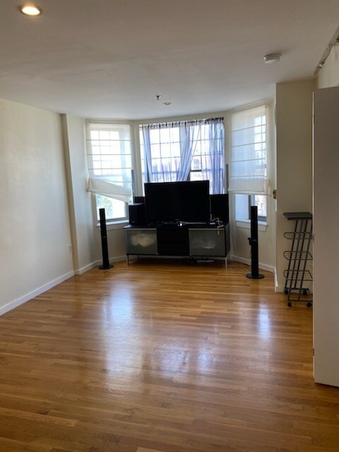 Foto del edificio - 534 Commonwealth Ave